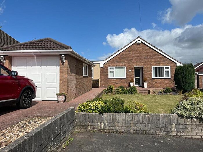 3 Bedroom Detached Bungalow For Sale In Holly Bush Close, Bradley, LL11