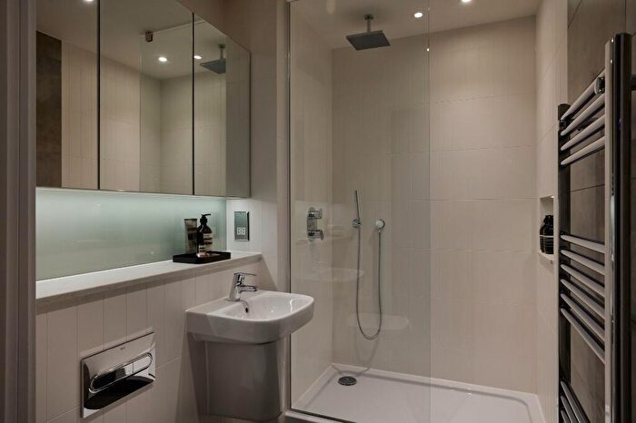 3 Bedroom Flat To Rent In Flat, Swan Street, Manchester, Greater Manchester, M4