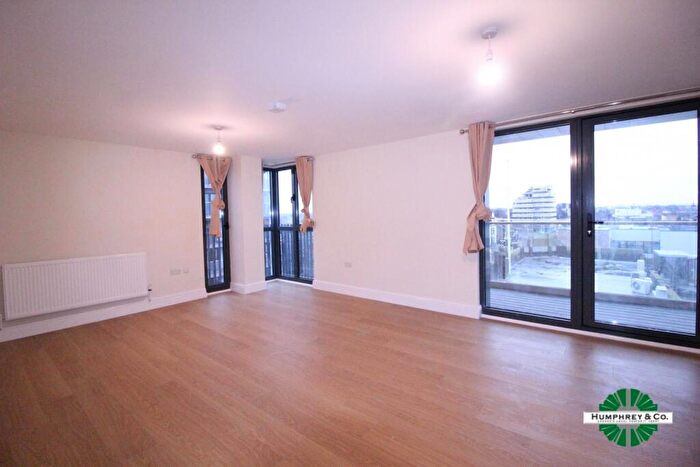 2 Bedroom Flat To Rent In , High Road, IG1