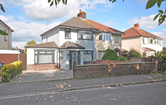 3 Bedroom Flat For Sale In St. Brides Crescent, Newport, NP20