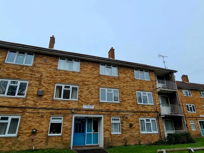 2 Bedroom Apartment To Rent In St James Close, Southampton, SO15