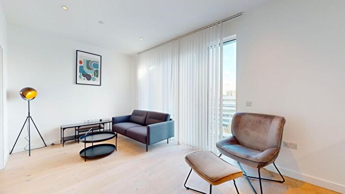 1 Bedroom Flat To Rent In Great West Road, Hounslow, TW5