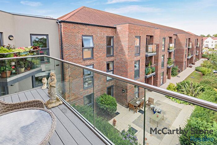 1 Bedroom Flat For Sale In Austen Place, Lower Turk Street, Alton, GU34