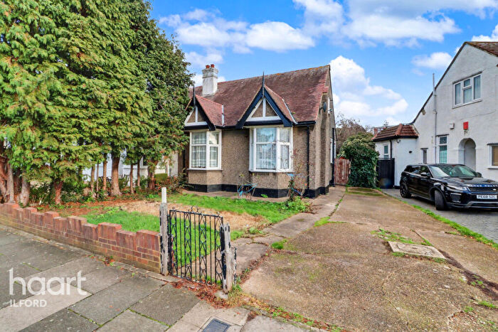 2 Bedroom Semi-Detached Bungalow For Sale In Budoch Drive, Ilford, IG3