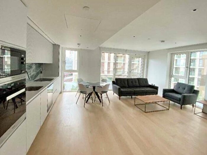 2 Bedroom Flat To Rent In Fountain Park Way, London, W12