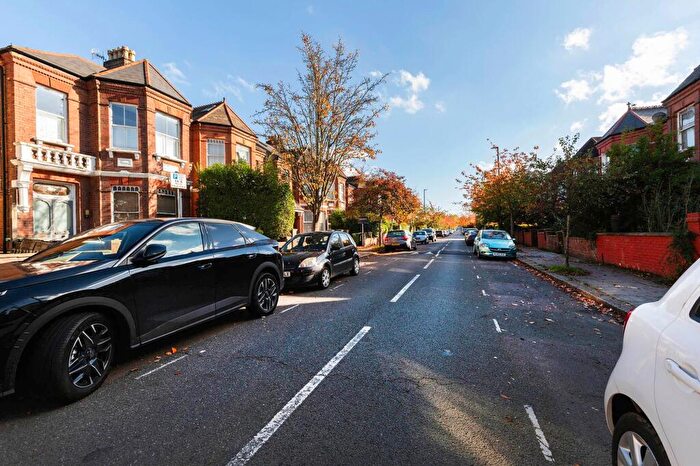 3 Bedroom Flat To Rent In Fordwych Road, London, NW2