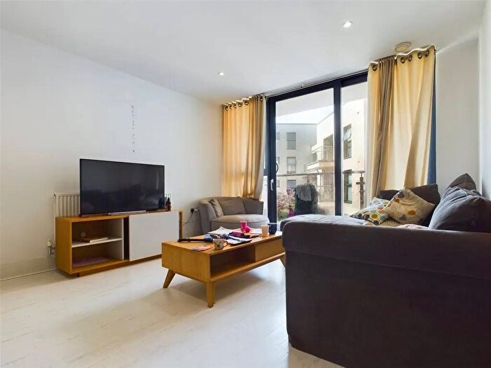 2 Bedroom Flat To Rent In Longdown Road, London, SE6