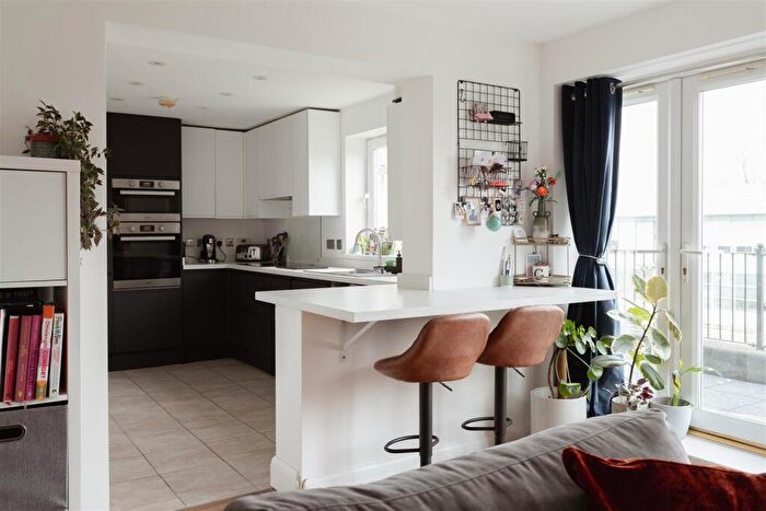 2 Bedroom Apartment For Sale In Lesbourne Road, Reigate, RH2