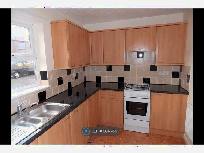 2 Bedroom Flat To Rent In Butterworth Path, Luton, LU2