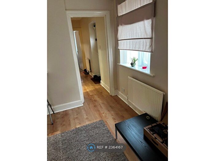 1 Bedroom Flat To Rent In Hendon Lane, London, N3