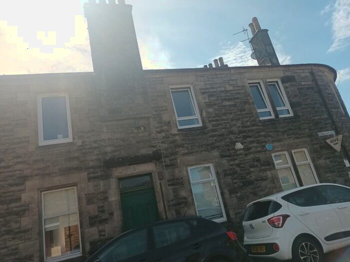 2 Bedroom Flat To Rent In Ronald Place, Riverside, Stirling, FK8