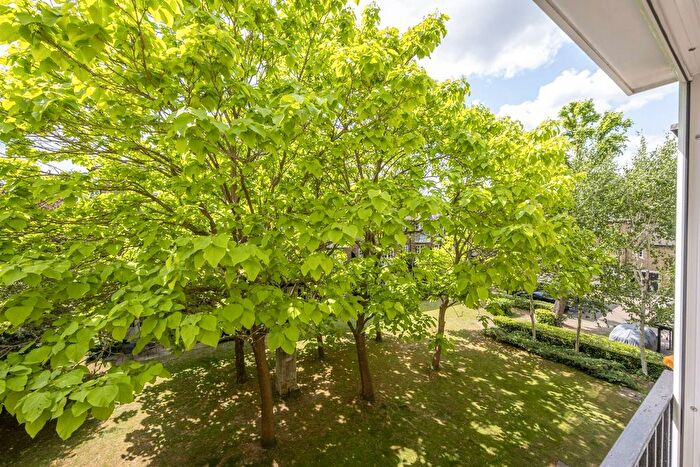 2 Bedroom Flat To Rent In Selhurst Close, Wimbledon Common, London, SW19