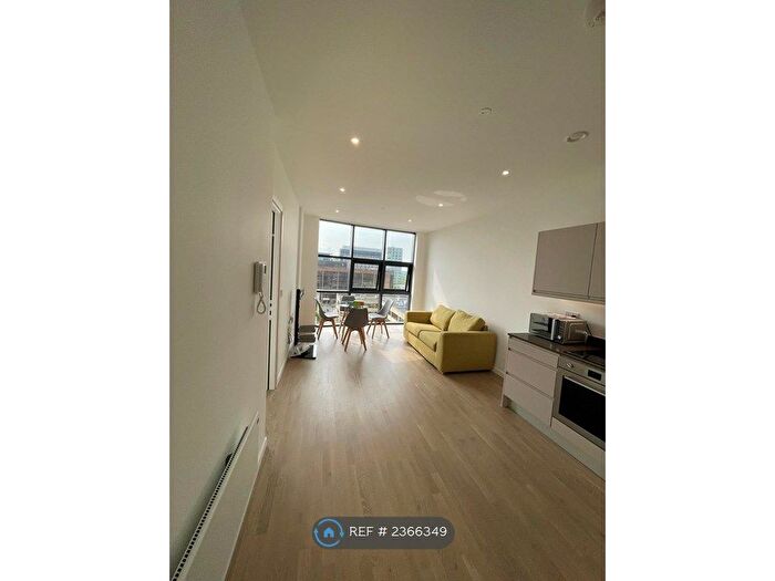 1 Bedroom Flat To Rent In Medina House, Milton Keynes, MK9