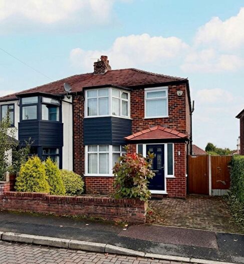 3 Bedroom Semi-Detached House For Sale In Ridge Crescent, Whitefield, M45