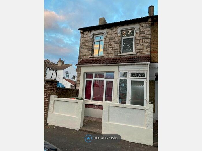 3 Bedroom End Of Terrace House To Rent In Hall Road, London, E6