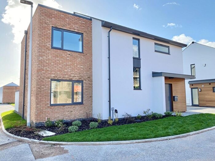 3 Bedroom Detached House To Rent In Holland Park, Exeter, EX2