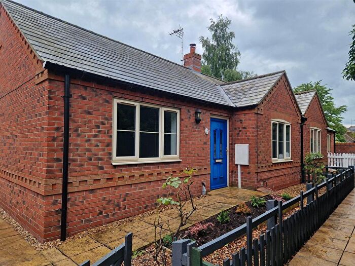 2 Bedroom Semi-Detached Bungalow To Rent In Higgins Close, Newark, NG24