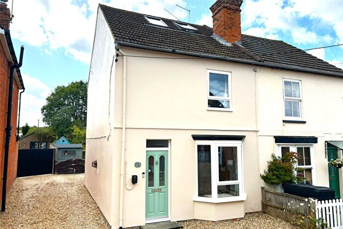 3 Bedroom Semi-Detached House For Sale In New Road, Tongham, Surrey, GU10