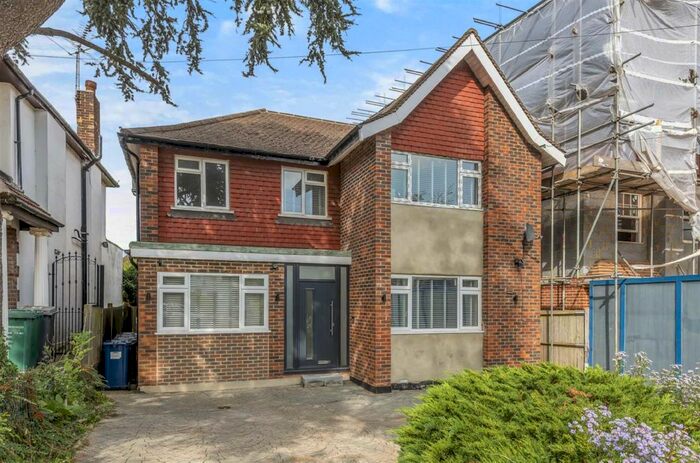 4 Bedroom Detached House To Rent In Greenway, London, N20