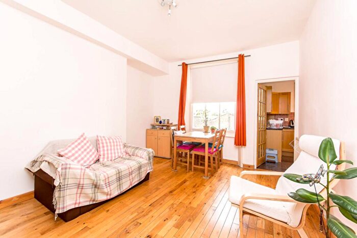 2 Bedroom Flat To Rent In Belgrave Gardens, St John's Wood, London, NW8
