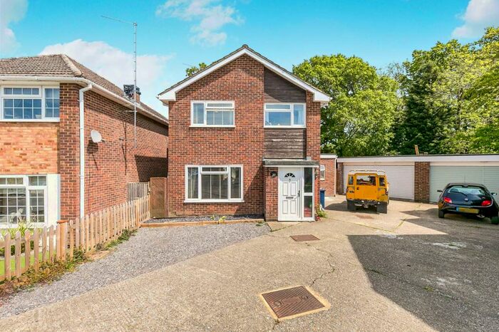 4 Bedroom Detached House To Rent In Durnsford Way, Cranleigh, GU6