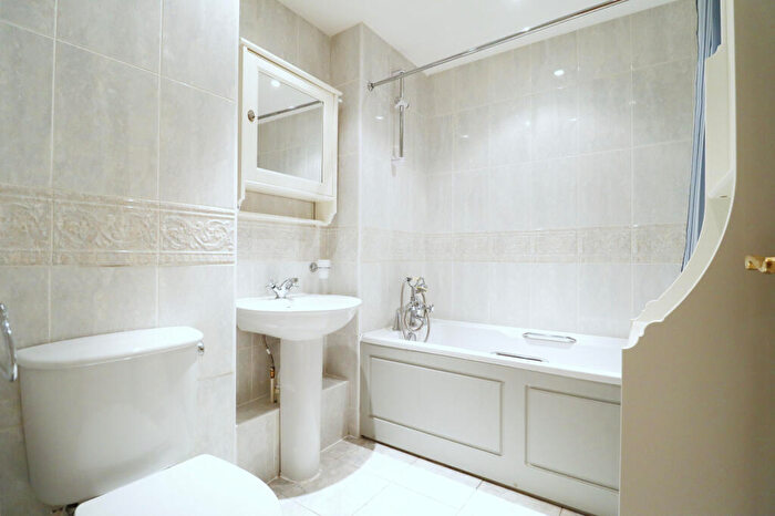 2 Bedroom Flat For Sale In Copers Cope Road, Beckenham, BR3