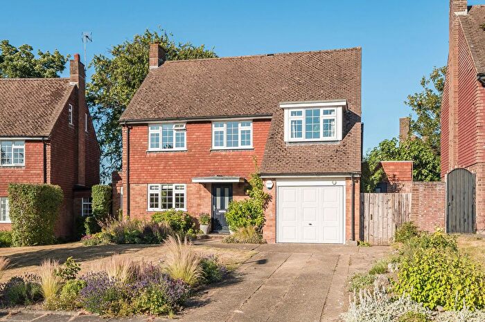 4 Bedroom Detached House For Sale In Mospey Crescent, Epsom, KT17
