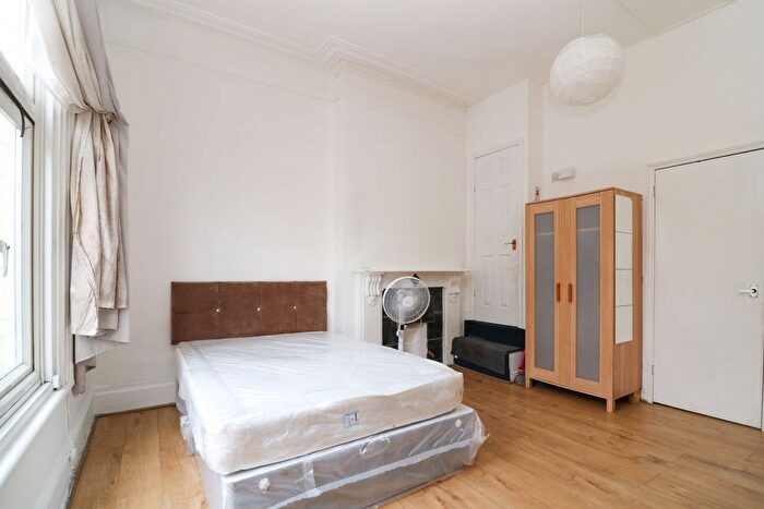 1 Bedroom Studio To Rent In Bedford Hill, SW12