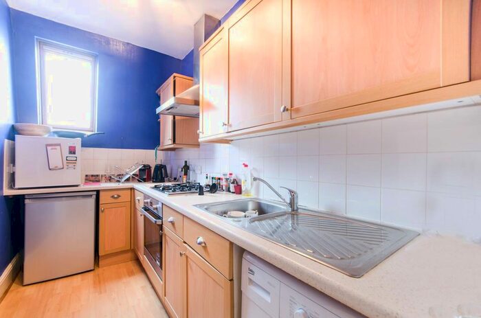 1 Bedroom Flat To Rent In Station Parade, Balham, London, SW12