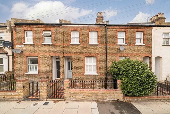 2 Bedroom Property For Sale In Felix Road, Ealing, W13