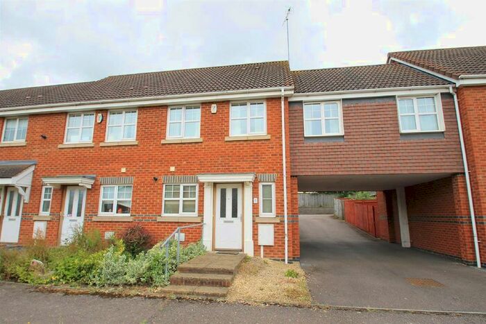 3 Bedroom Terraced House To Rent In Vicarage Road, Rushden, NN10