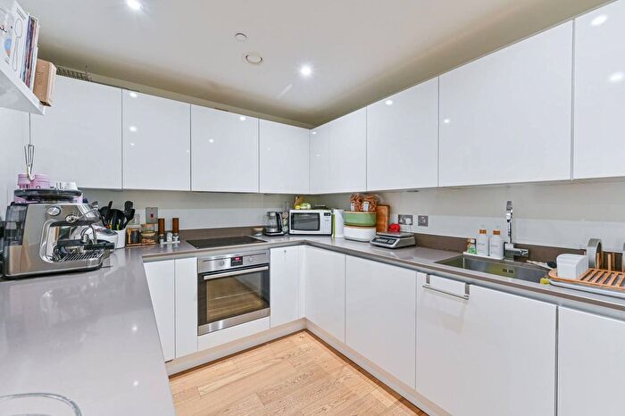 3 Bedroom Flat For Sale In Love Lane, Woolwich, London, SE18