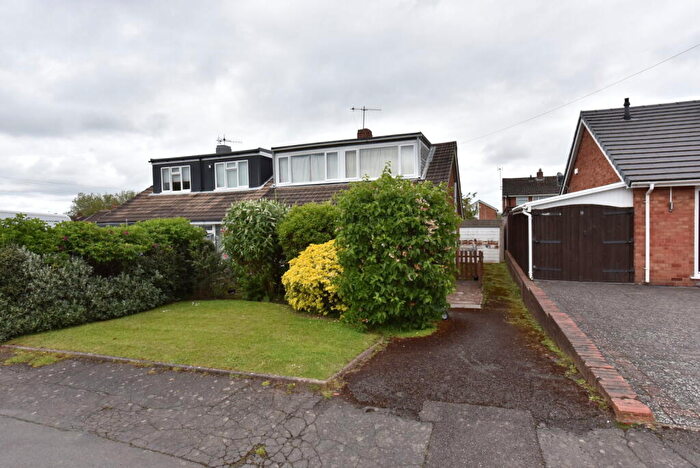 3 Bedroom Semi-Detached House For Sale In Kingswinford, Conway Close, DY6
