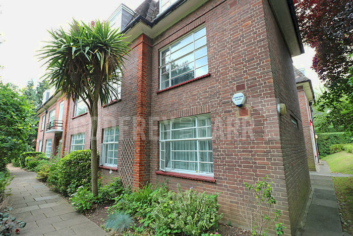 3 Bedroom Apartment To Rent In Brookland Rise, Hampstead Garden Suburb, NW11