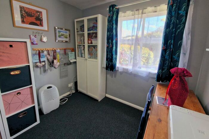 2 Bedroom Flat For Sale In Cody Close, Ash Vale, Surrey, GU12