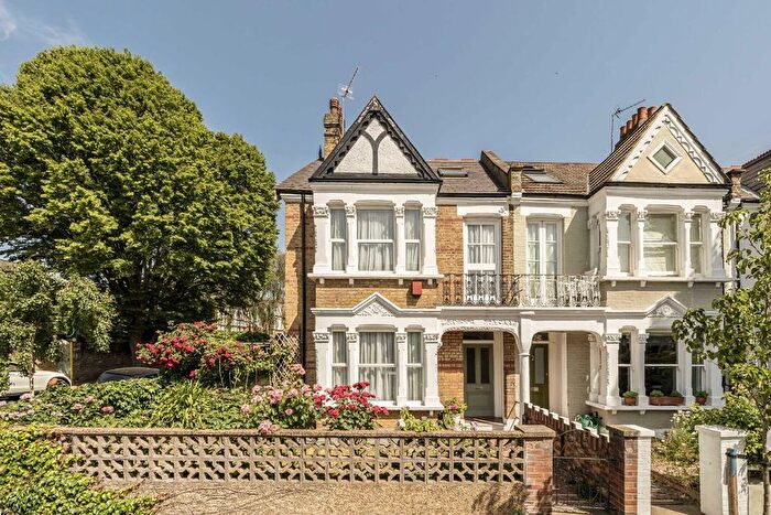 4 Bedroom End Of Terrace House For Sale In Woodhurst Road, Acton, W3