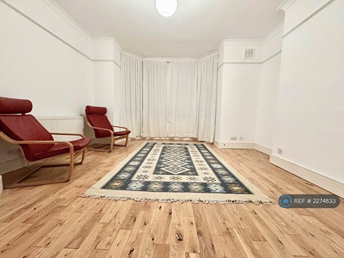 1 Bedroom Flat To Rent In Cranwich Road, Manor House, Stoke Newington, Stamford Hill, N16