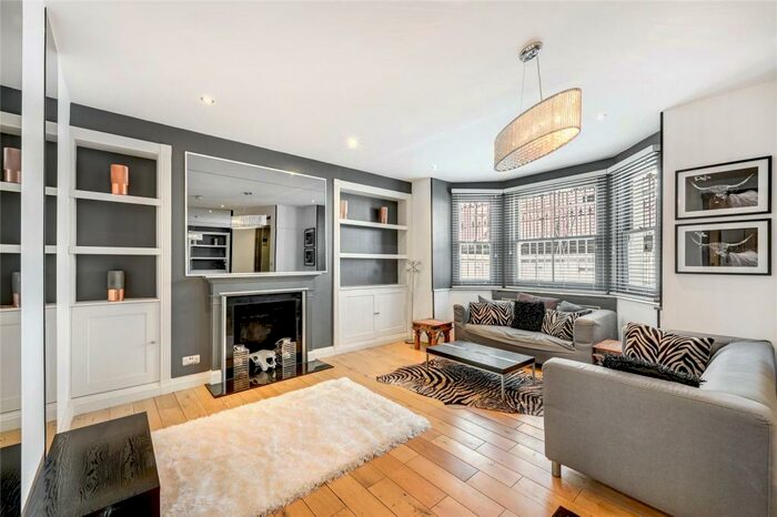 2 Bedroom Flat To Rent In Coleherne Road, Earls Court, London, SW10