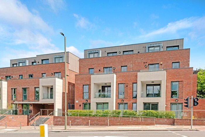 2 Bedroom Apartment For Sale In Finchley Road, London, NW3