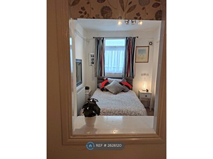 1 Bedroom Flat To Rent In Surrey Street, Littlehampton, BN17