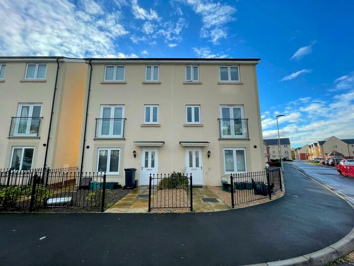 4 Bedroom Town House To Rent In Edward Parker Road, Scholars Chase, Bristol, BS16