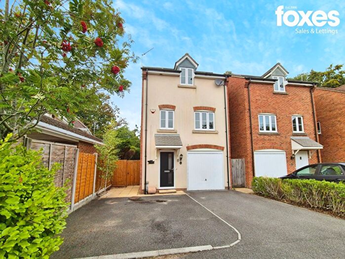 3 Bedroom Detached House To Rent In White Oaks Close, Ferndown, Dorset, BH22