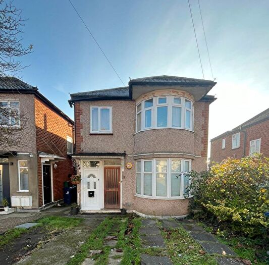 2 Bedroom Flat To Rent In Stanley Avenue, Greenford, UB6