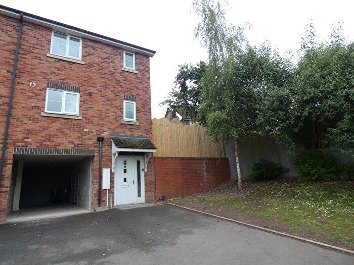 3 Bedroom Town House To Rent In Wenlock Court, Holyhead Road, Ketley, TF1