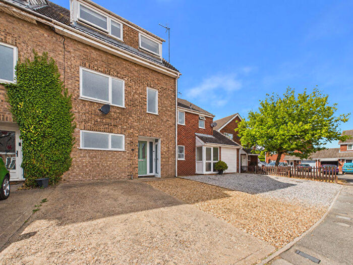 4 Bedroom Town House To Rent In Hawthorn Way, Sawtry, PE28