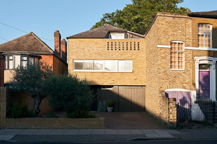 6 Bedroom Semi-detached House For Sale In Harley Grove, London, E3