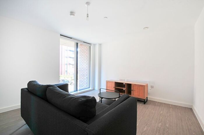 2 Bedroom Flat To Rent In Oldfield Road, Salford, M5