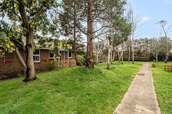 2 Bedroom Flat For Sale In Fontwell Avenue, Eastergate, PO20