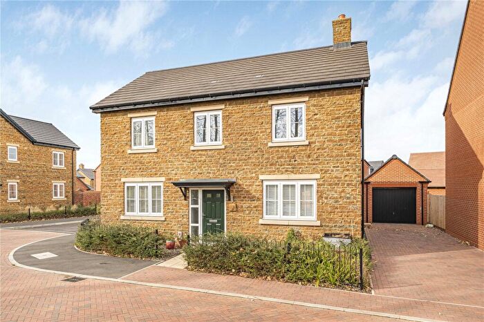 5 Bedroom Detached House For Sale In Gardenfield Crescent, Collingtree, Northampton, Northamptonshire, NN4