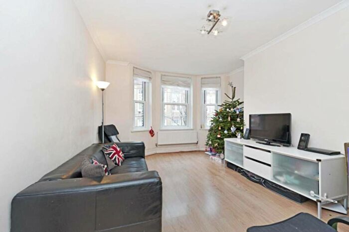 2 Bedroom Flat To Rent In Pilton Place, Elephant And Castle, London, SE17